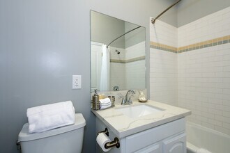 Building Photo - Hollywood View Towers