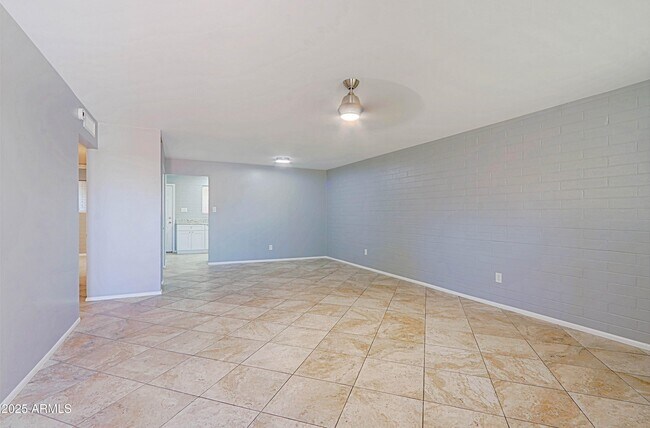 Foto del edificio - 8402 E Coronado Rd