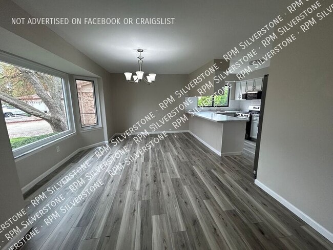 Building Photo - 39247 Iris Ct