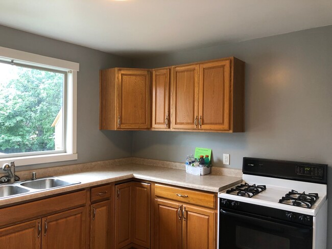 Building Photo - 525 Minor