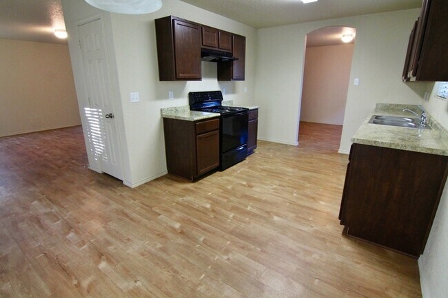 Building Photo - 2722 Majestic Dr