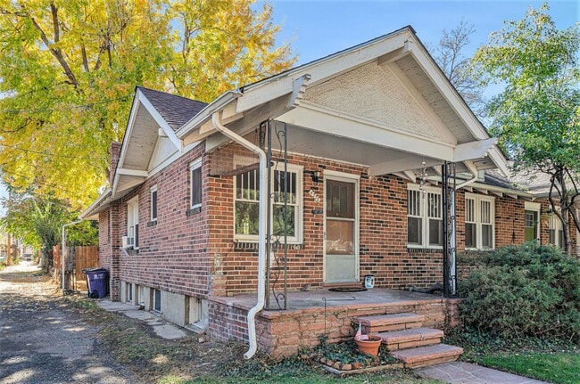 Building Photo - Spacious 2 bedroom home in the heart of Ci...