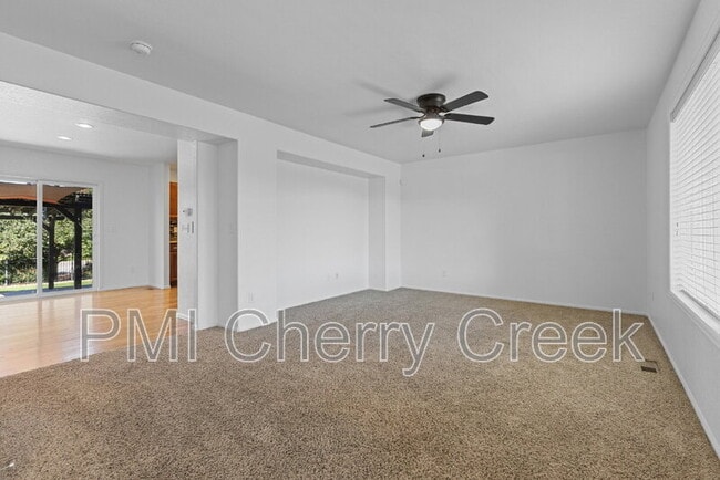 Foto del edificio - 267 N Millbrook St