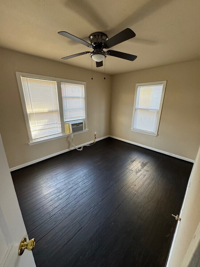 Foto del edificio - 1164 W 24th St