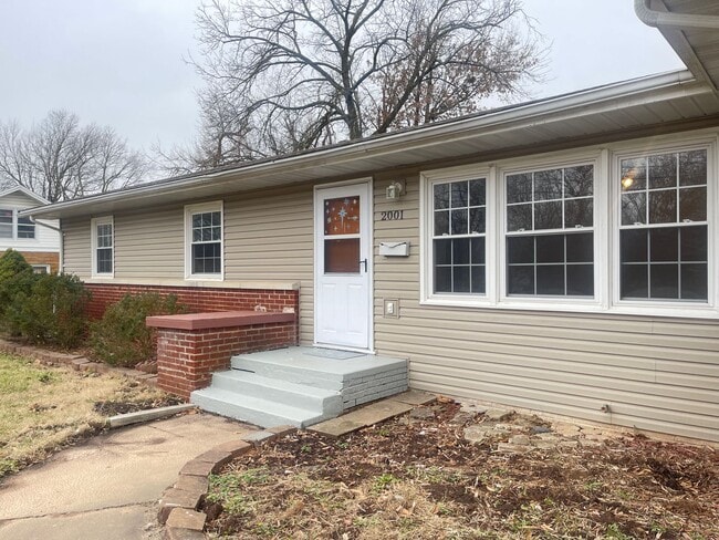 Building Photo - 2001 S Glencrest Ave