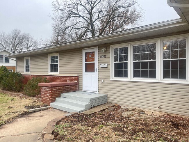 Foto del edificio - 2001 S Glencrest Ave