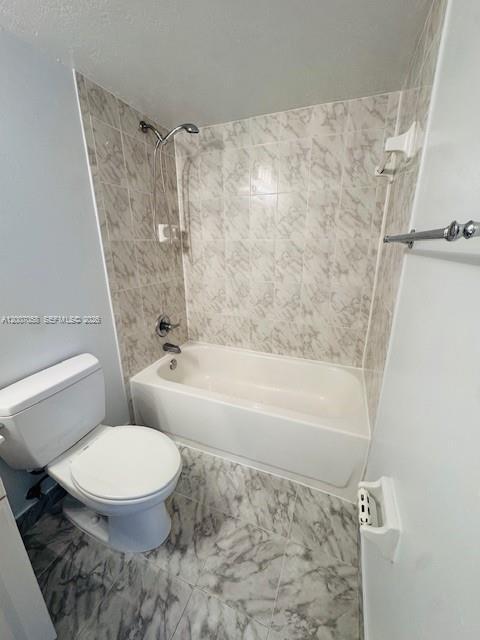 Foto del edificio - 2425 NE 135th St