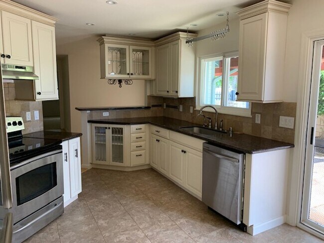 Building Photo - Mililani Mauka 3 bedroom 2 bath charming 1 level home