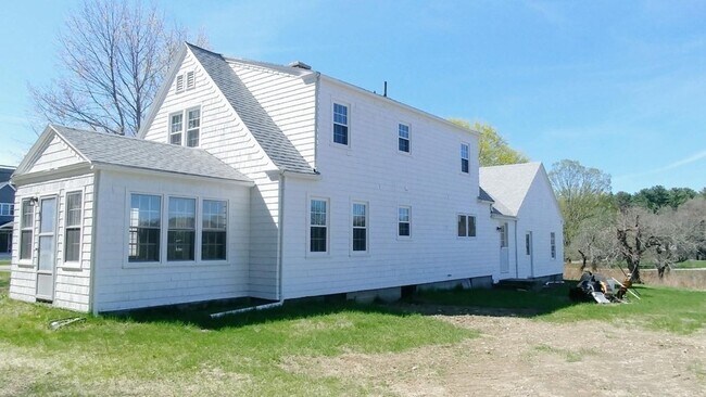 Building Photo - 102 Fruit St