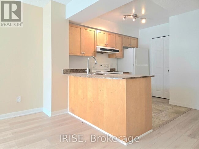 Building Photo - 323 Richmond St E