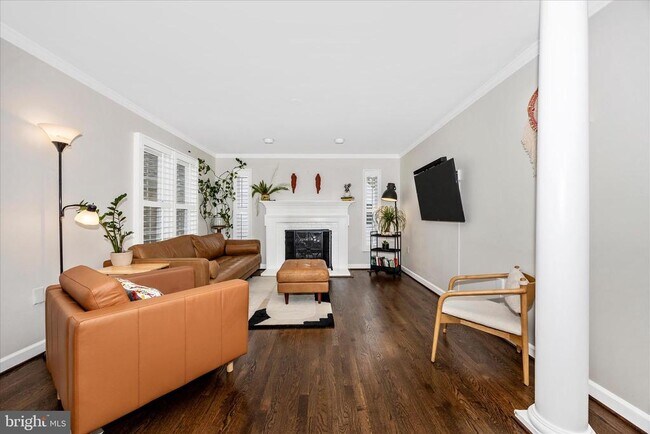 Foto del edificio - 2465 Bear Den Rd