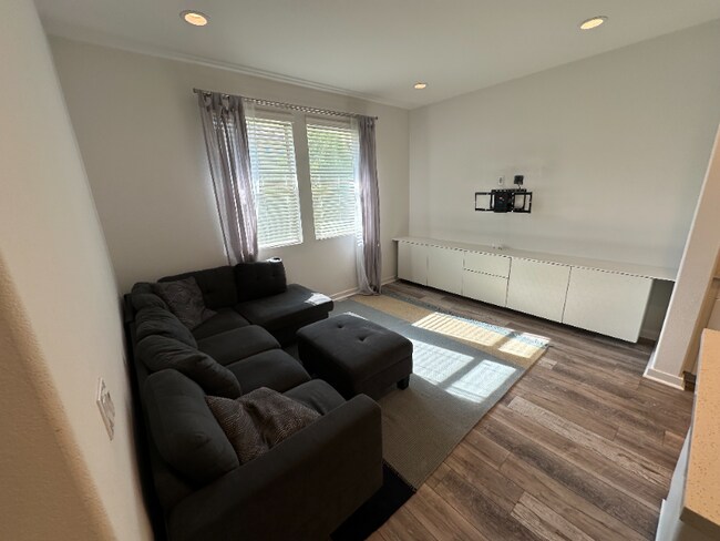 Building Photo - 2523 Verna Dr