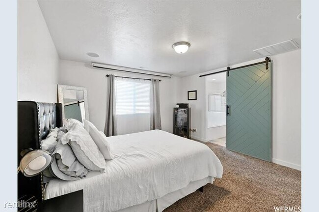 Building Photo - 4 br, 2.5 bath House - 1001 Stonehaven Dr.