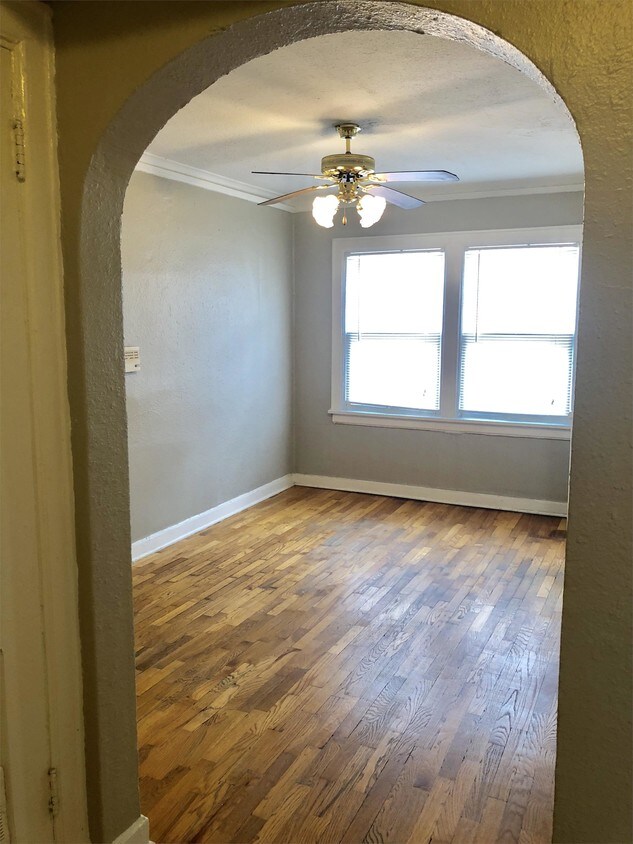 Foto principal - 1112 W 45th St