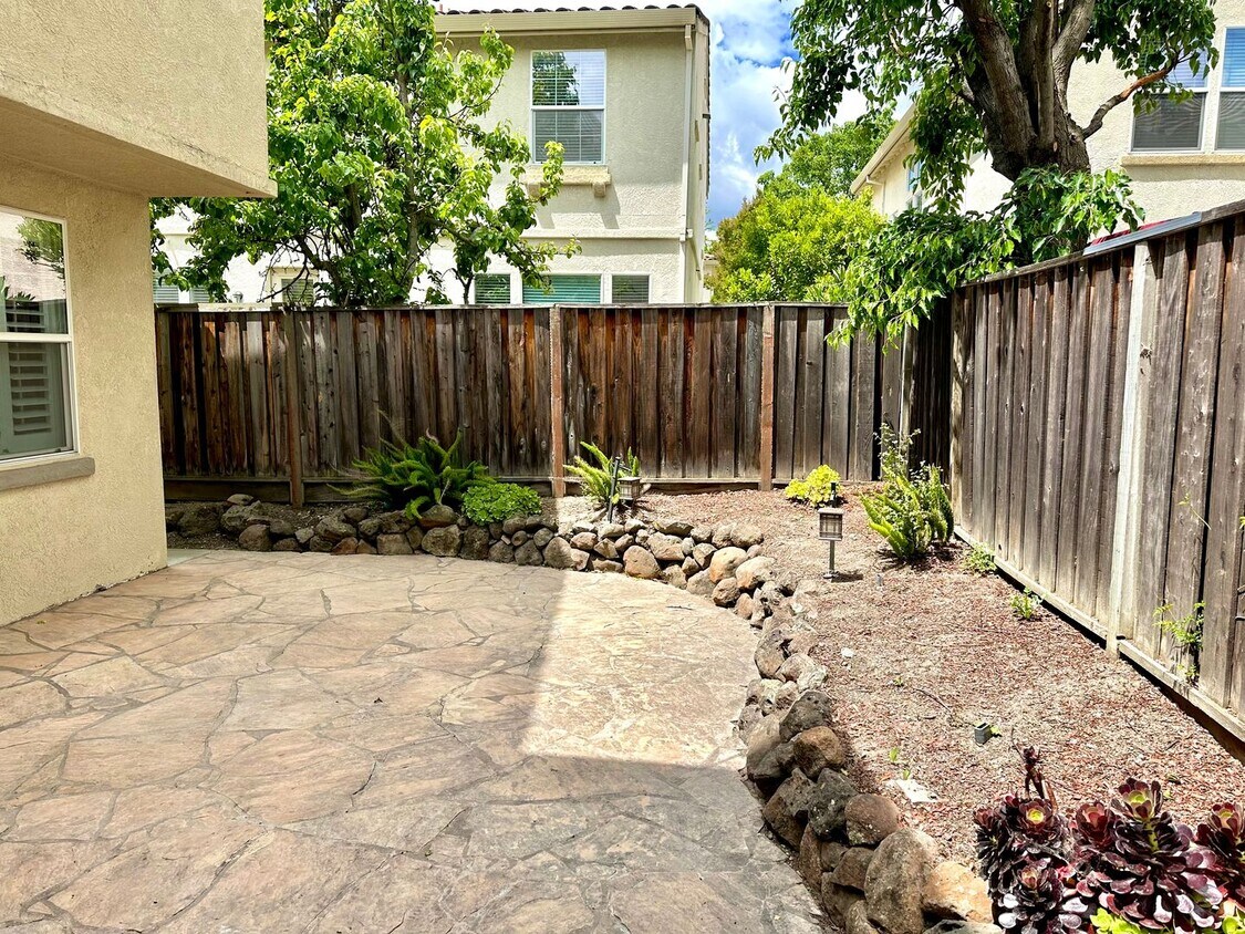 Foto del edificio - Spacious 4-Bedroom, 2.5-Bathroom Home for ...