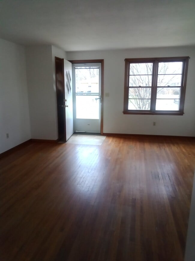 Building Photo - 4902 Dunsmore Ave