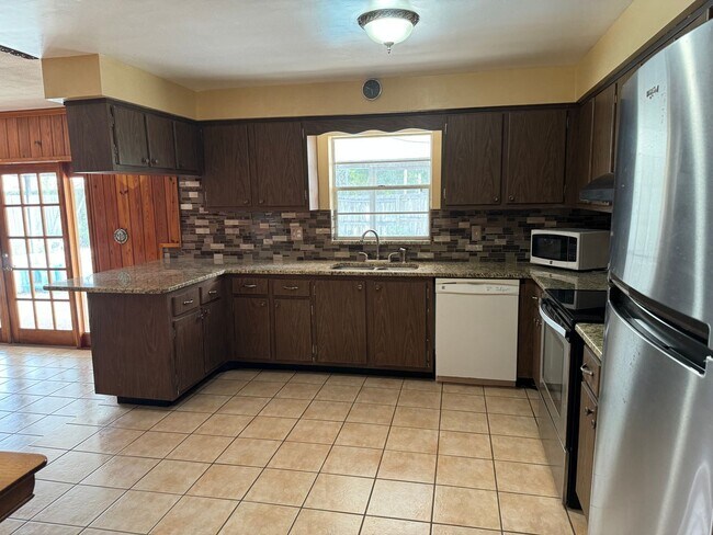 Foto del edificio - Great Merritt Island pool home, with lots of room for the family and entertaining.