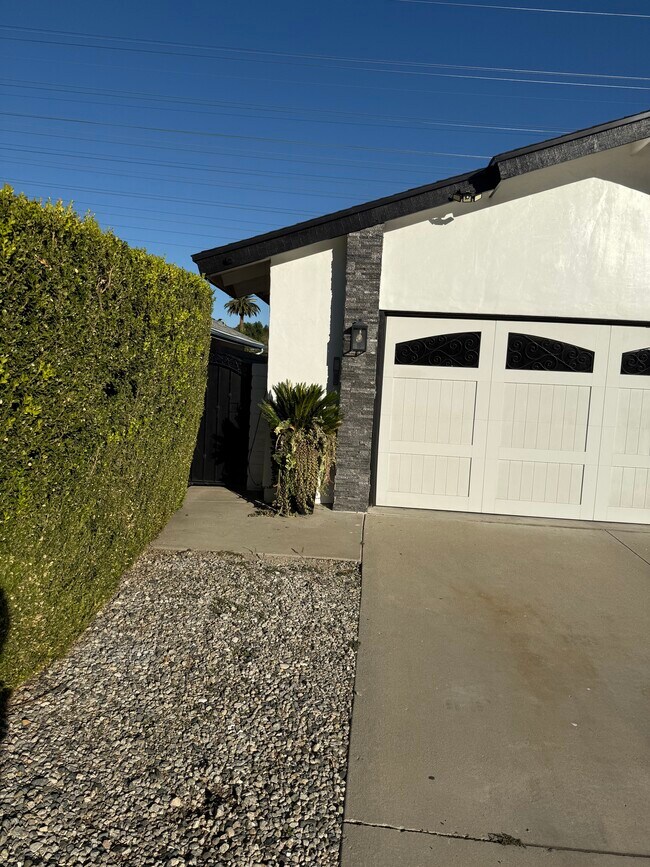 Foto del edificio - 9140 Crebs Ave