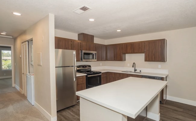 Building Photo - El Macero Apartments
