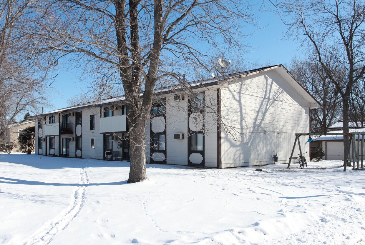 7240 W River Rd, Brooklyn Center, MN 55430 Apartments in Brooklyn