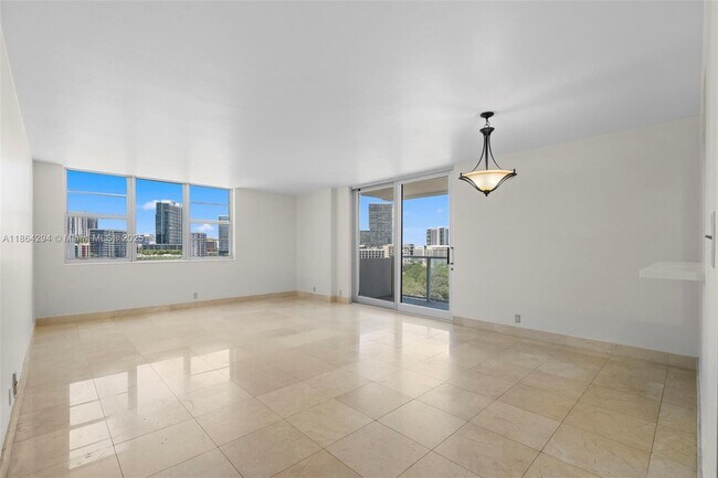 Foto del edificio - 3301 NE 5th Ave