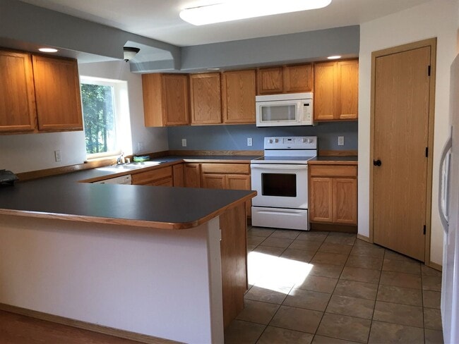 Building Photo - 3 br, 2 bath House - 1230 Bobbet