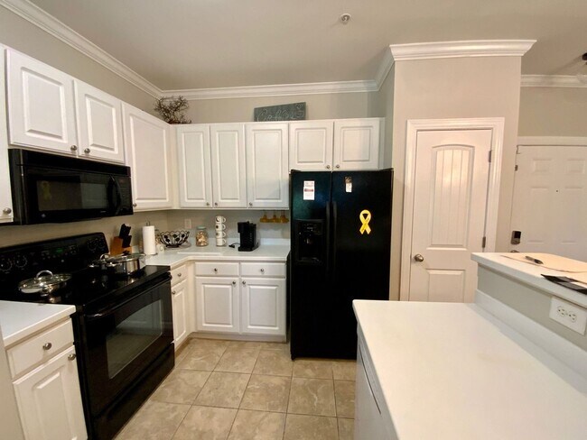 Building Photo - Furnished 3 bedroom 3 bath Condo - Flexibl...