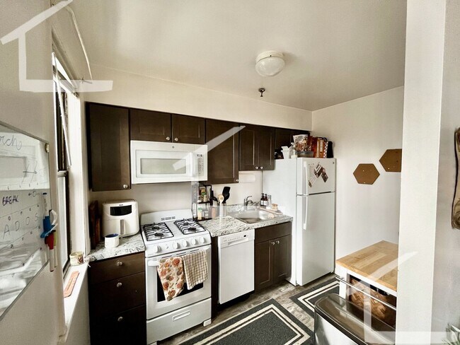 Building Photo - 24 Commonwealth Terrace