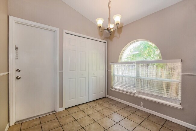 Foto del edificio - 4202 Mendenwood Ln