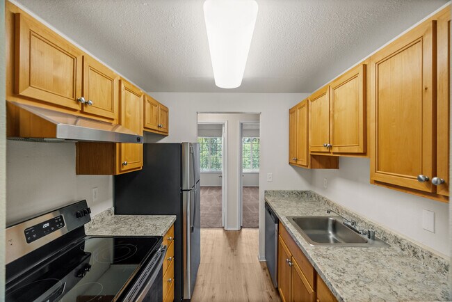Apartamento estándar de 2 habitaciones y 1 baño, 885 pies cuadrados - Meridian Firs Apartments