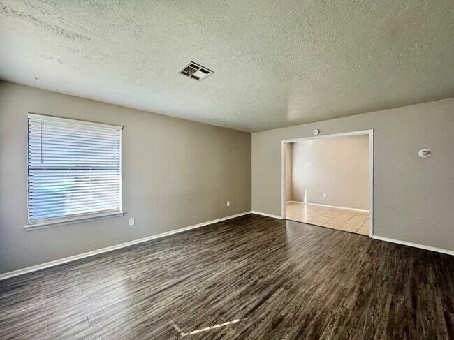 Foto del edificio - 143 Barrett Pl