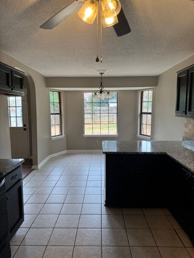 Foto del edificio - Renovated 3 Bedroom 2 Bath Home for Rent w...