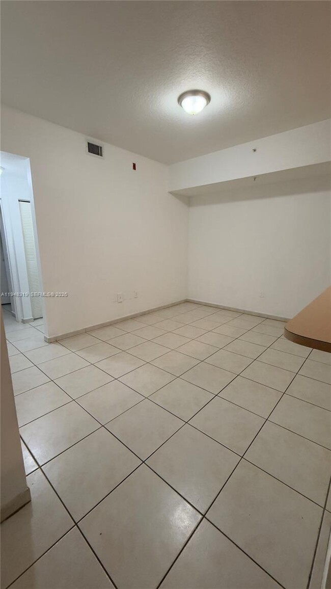 Foto del edificio - 7290 NW 114th Ave