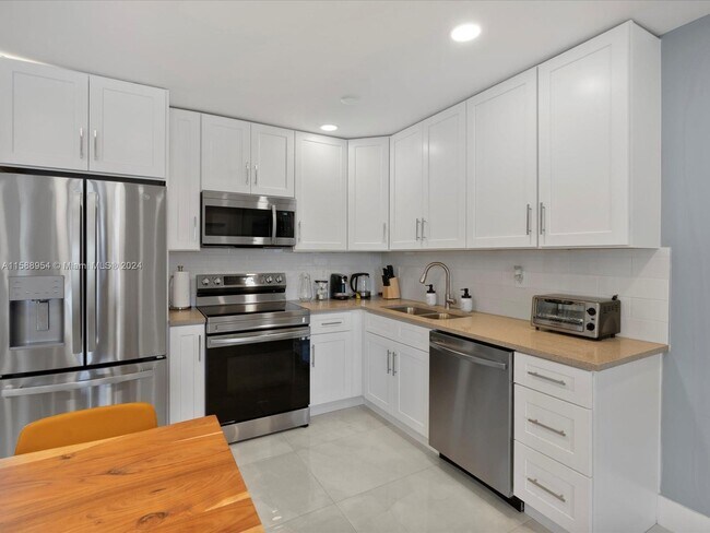 Building Photo - 4765 SW 43rd Terrace