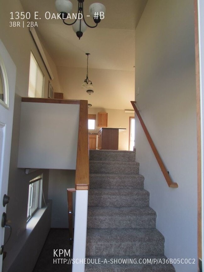Building Photo - 1350 E. Oakland-#B