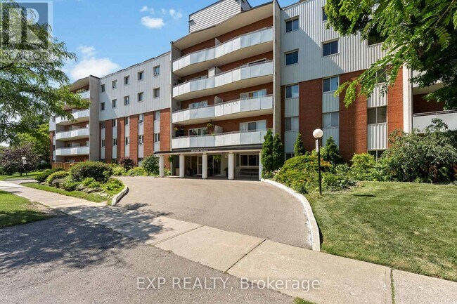 Photo du bâtiment - 2485 Woking Crescent
