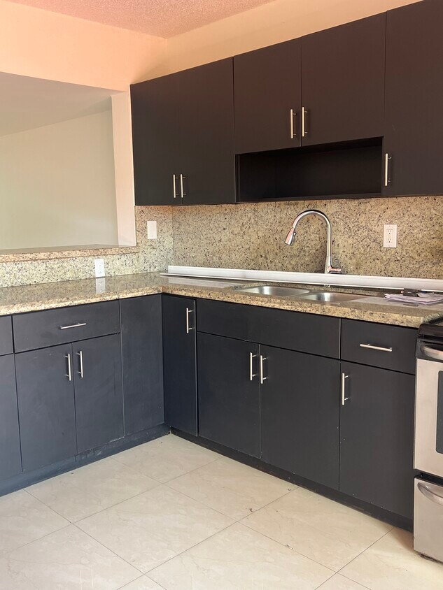 Foto principal - 8245 NW 6th Ter