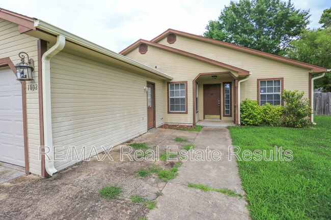 Building Photo - 1892 Rosewood Ln