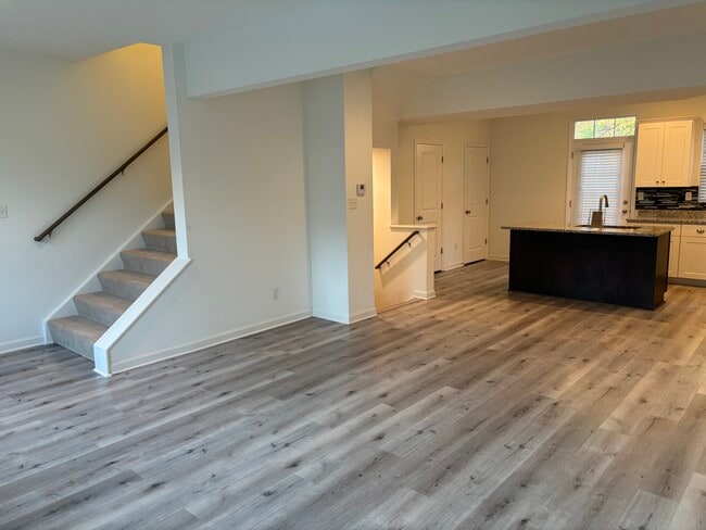 Building Photo - 102 Watson Dr