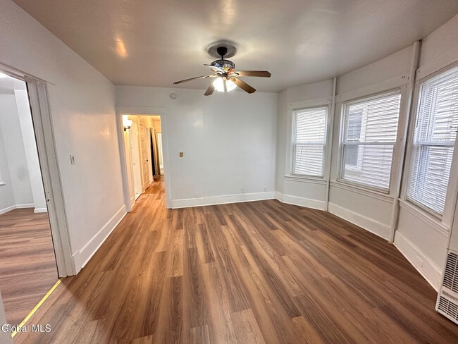 Building Photo - 33 Morris St