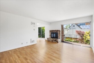 Building Photo - 2118 Alameda Ave