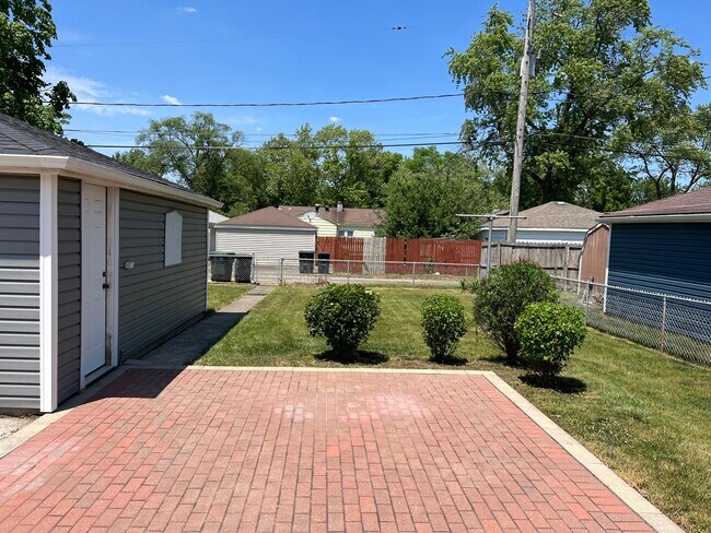 Building Photo - 3528 Adams St