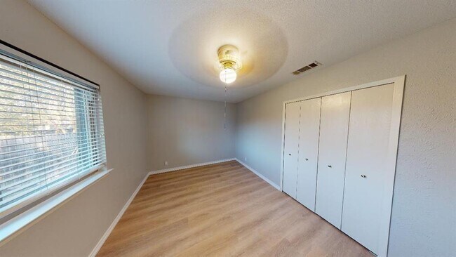 Foto del edificio - 10214 Missel Thrush Dr