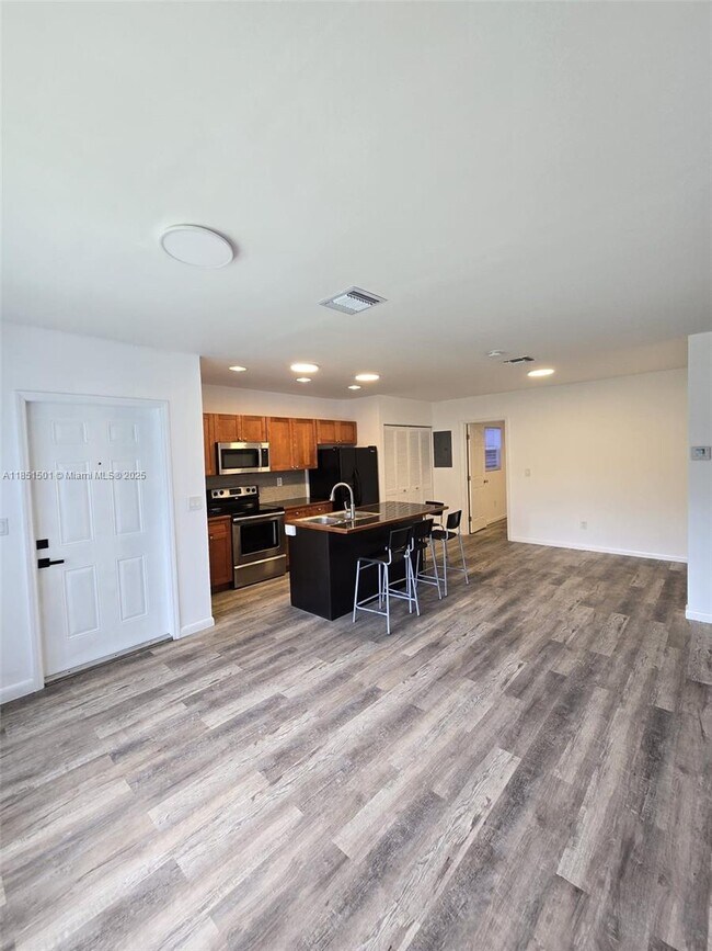 Foto del edificio - 330 SW 13th St