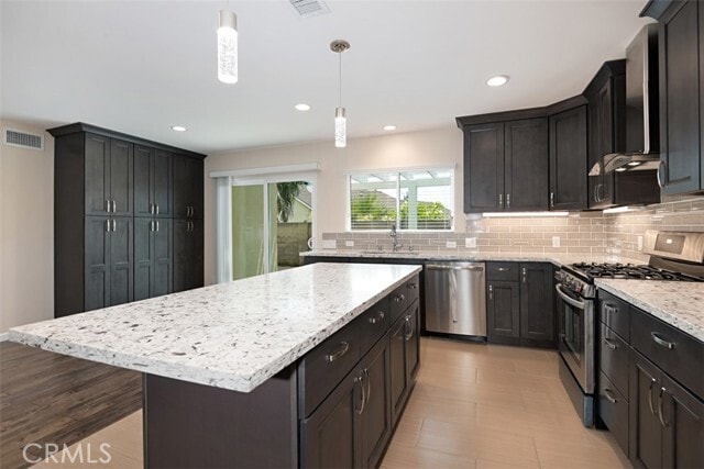 Building Photo - 602 Carnation Dr