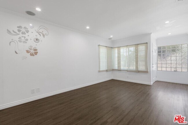 Foto del edificio - 18102 Valley Vista Blvd