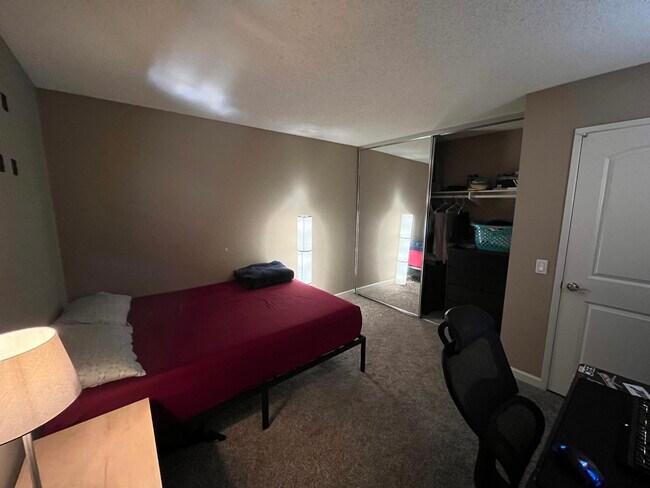 Foto del edificio - 1655 Live Oak Rd