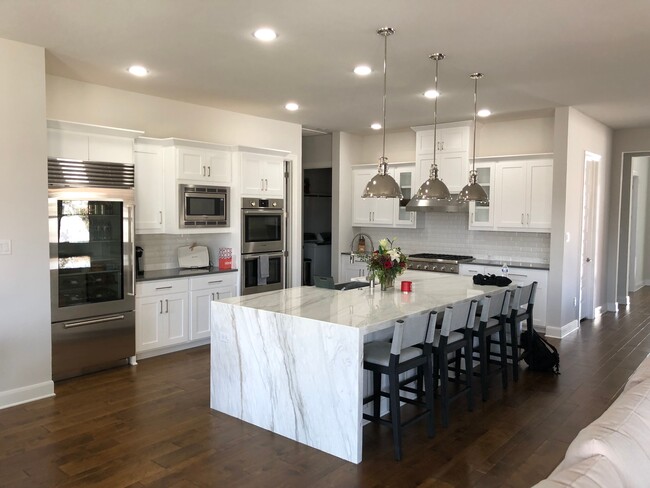 Kitchen - 534 Talmadge Ln