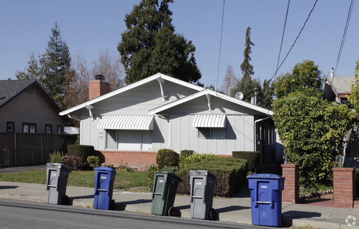 Foto del edificio - 456-458 Dutton Ave