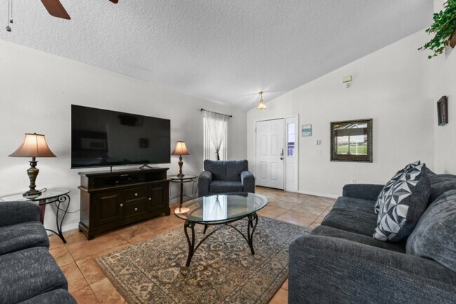 Foto del edificio - 447 High Point Dr